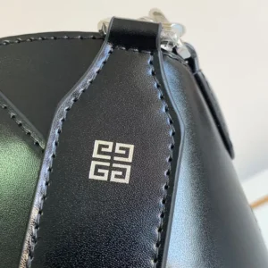 Givenchy Women Mini Antigona Bag in Box Leather-Black BB5148B1R0
