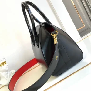 Givenchy Women Mini Antigona Bag in Box Leather-Black BB5148B2AT