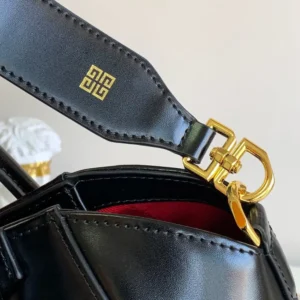 Givenchy Women Mini Antigona Bag in Box Leather-Black BB5148B2AT