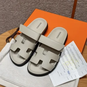 Hermes Unisex Chypre Sandal-Beige Nomade H222299Z32360