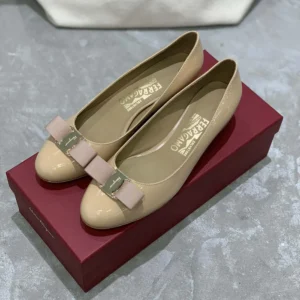 Salvatore Ferragamo Women Vara Pump 3cm Heel-Sandy