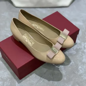 Salvatore Ferragamo Women Vara Pump 3cm Heel-Sandy