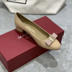 Salvatore Ferragamo Women Vara Pump 3cm Heel-Sandy