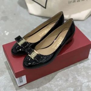 Salvatore Ferragamo Women Vara Pump-Black 01B221591963