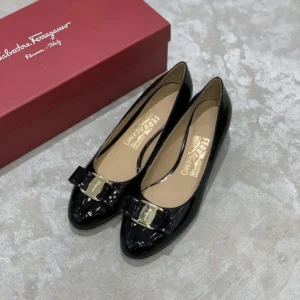 Salvatore Ferragamo Women Vara Pump-Black 01B221591963