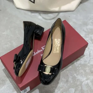 Salvatore Ferragamo Women Vara Pump-Black 01B221591963