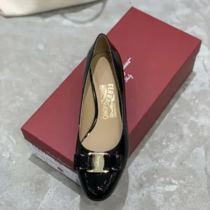 Salvatore Ferragamo Women Vara Pump-Black 01B221591963