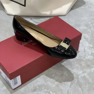 Salvatore Ferragamo Women Vara Pump-Black 01B221591963