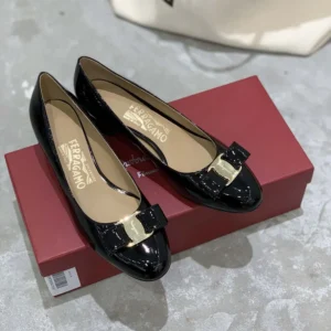 Salvatore Ferragamo Women Vara Pump-Black 01B221591963