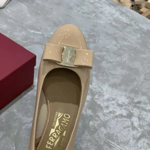 Salvatore Ferragamo Women Vara Pump-Sandy 01B221753641