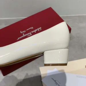 Salvatore Ferragamo Women Vara Pump-White 01B221723350