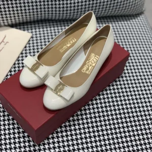 Salvatore Ferragamo Women Vara Pump-White 01B221723350