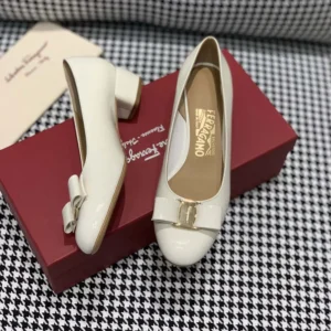Salvatore Ferragamo Women Vara Pump-White 01B221723350
