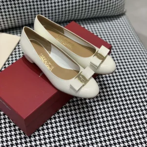 Salvatore Ferragamo Women Vara Pump-White 01B221723350