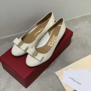 Salvatore Ferragamo Women Vara Pump-White 01B221723350