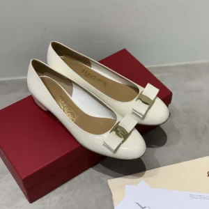 Salvatore Ferragamo Women Vara Pump-White 01B221723350