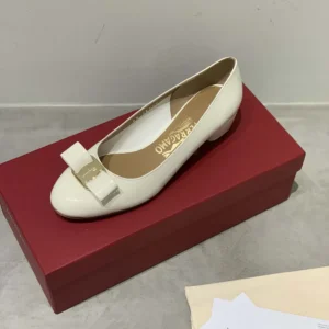 Salvatore Ferragamo Women Vara Pump-White 01B221723350