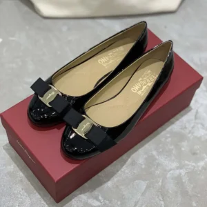 Salvatore Ferragamo Women Varina Ballet Flat-Black 01A181574556