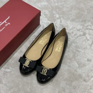 Salvatore Ferragamo Women Varina Ballet Flat-Black 01A181574556