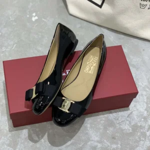Salvatore Ferragamo Women Varina Ballet Flat-Black 01A181574556