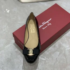Salvatore Ferragamo Women Varina Ballet Flat-Black 01A181574556