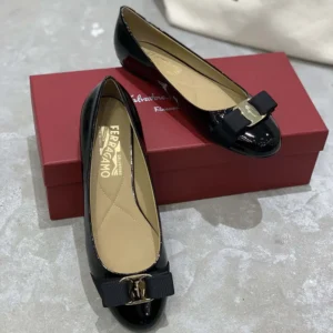 Salvatore Ferragamo Women Varina Ballet Flat-Black 01A181574556