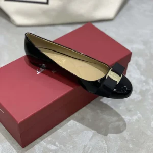 Salvatore Ferragamo Women Varina Ballet Flat-Black 01A181574556