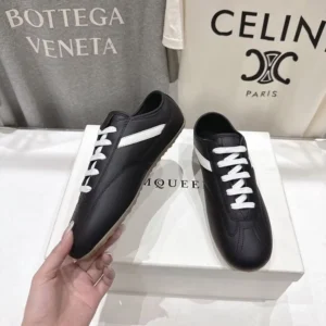 Alexander Mcqueen Unisex Boxe Sneaker in Black 866897WI
