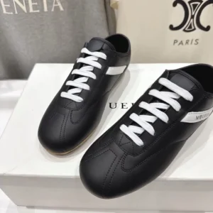 Alexander Mcqueen Unisex Boxe Sneaker in Black 866897WI