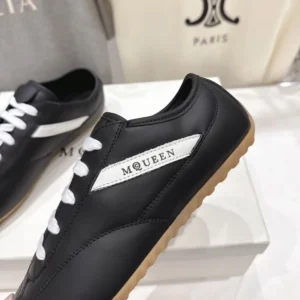 Alexander Mcqueen Unisex Boxe Sneaker in Black 866897WI
