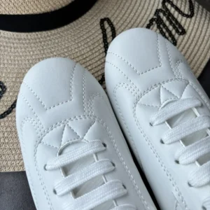 Alexander Mcqueen Unisex Boxe Sneaker in Off White 862794WI