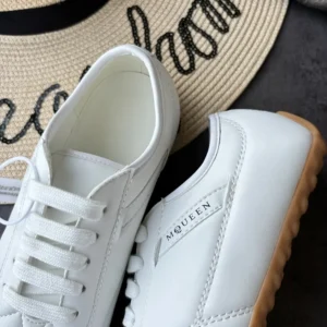 Alexander Mcqueen Unisex Boxe Sneaker in Off White 862794WI