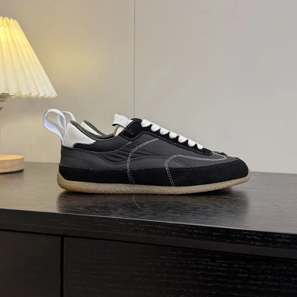 Alexander Mcqueen Unisex EC1 Sneaker in Black/White 854015WIAJN1192