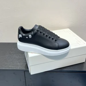 Alexander Mcqueen Unisex Oversized Sneaker in Black/White 553680WI