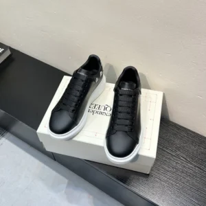 Alexander Mcqueen Unisex Oversized Sneaker in Black/White 553680WI