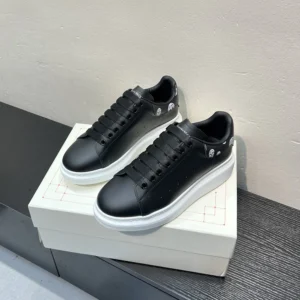 Alexander Mcqueen Unisex Oversized Sneaker in Black/White 553680WI