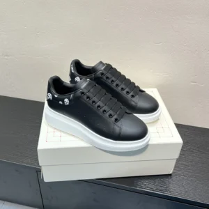Alexander Mcqueen Unisex Oversized Sneaker in Black/White 553680WI