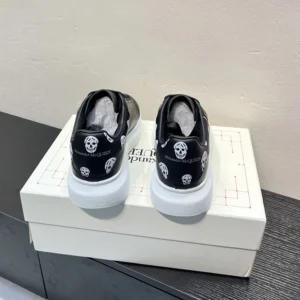 Alexander Mcqueen Unisex Oversized Sneaker in Black/White 553680WI