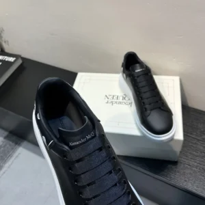 Alexander Mcqueen Unisex Oversized Sneaker in Black/White 553680WI