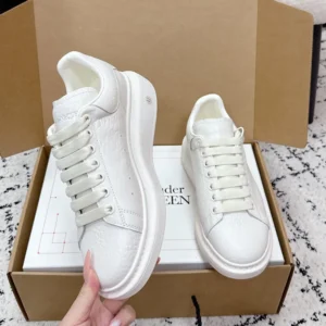 Alexander Mcqueen Unisex Oversized Sneaker in Off White 808173WH