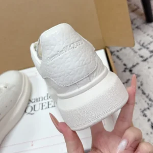 Alexander Mcqueen Unisex Oversized Sneaker in Off White 808173WH