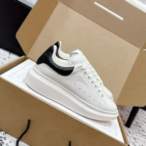 Alexander Mcqueen Unisex Oversized Sneaker in Off White/Black 808173WH