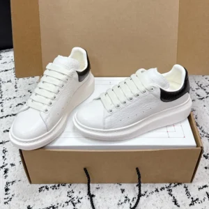 Alexander Mcqueen Unisex Oversized Sneaker in Off White/Black 808173WH