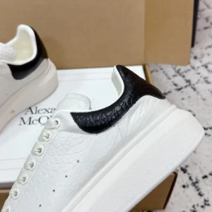 Alexander Mcqueen Unisex Oversized Sneaker in Off White/Black 808173WH