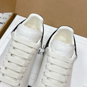 Alexander Mcqueen Unisex Oversized Sneaker in Off White/Black 808173WH