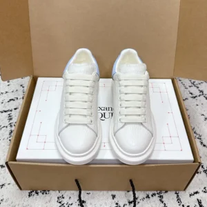 Alexander Mcqueen Unisex Oversized Sneaker in Off White/Light Blue 808173WH