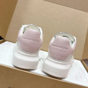 Alexander Mcqueen Unisex Oversized Sneaker in Off White/Pink 808173WH