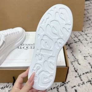 Alexander Mcqueen Unisex Oversized Sneaker in White/Silver 553770WI