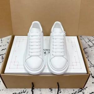Alexander Mcqueen Unisex Oversized Sneaker in White/Silver 553770WI