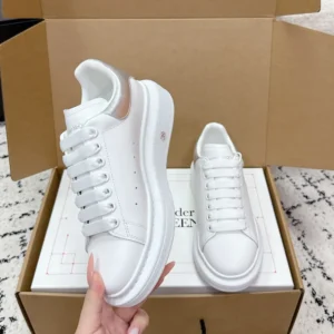 Alexander Mcqueen Unisex Oversized Sneaker in White/Silver 553770WI